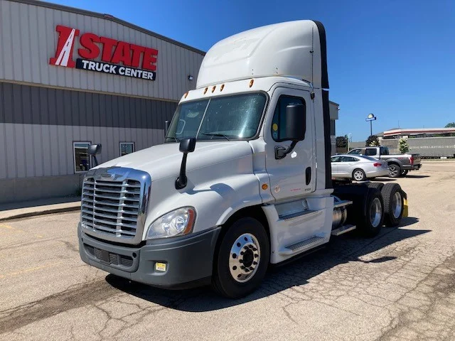2017 Freightliner Cascadia in Inver Grove Heights, MN