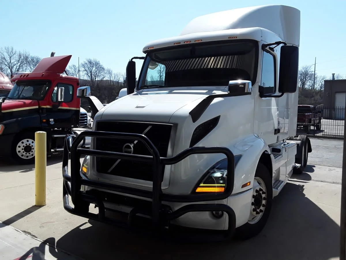 2020 Volvo VNR 640 in Kansas City, MO