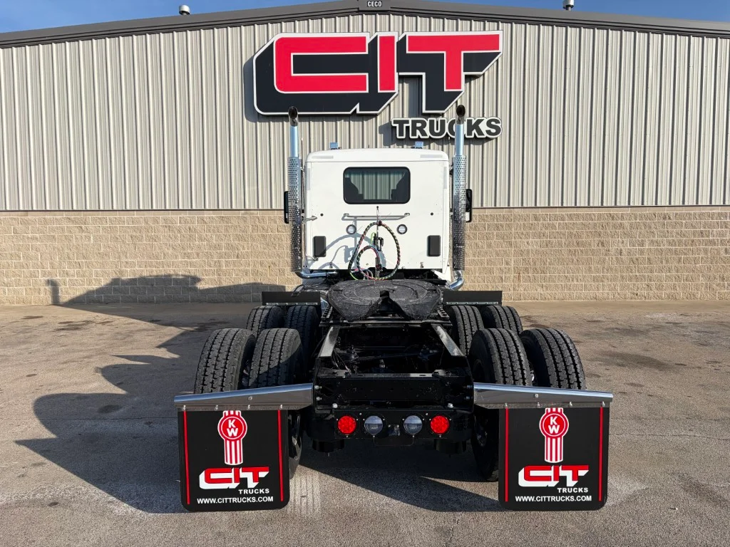 2027 Kenworth T880 - image 6