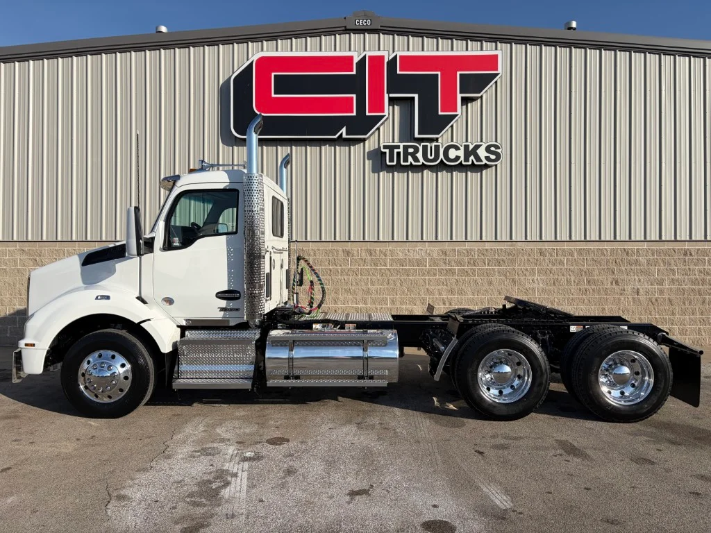 2027 Kenworth T880 in Morton, IL — photo 3