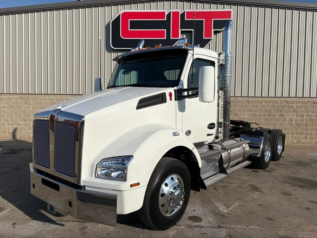 2027 Kenworth T880 in Morton, IL