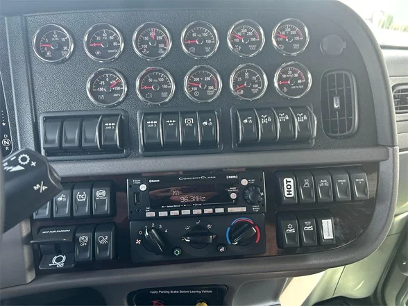 2024 Peterbilt 389 - image 17