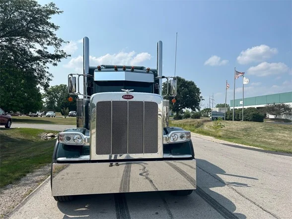 2024 Peterbilt 389 - image 3