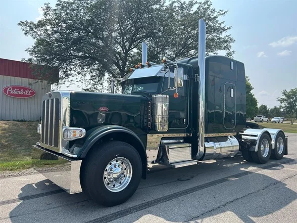 2024 Peterbilt 389 in Etna, OH — photo 2