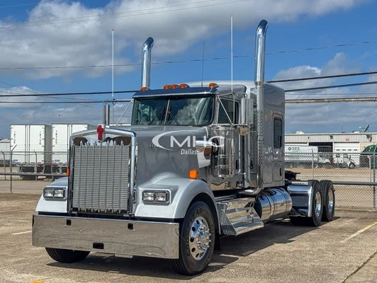 2027 Kenworth W900 in Dallas, TX — photo 2