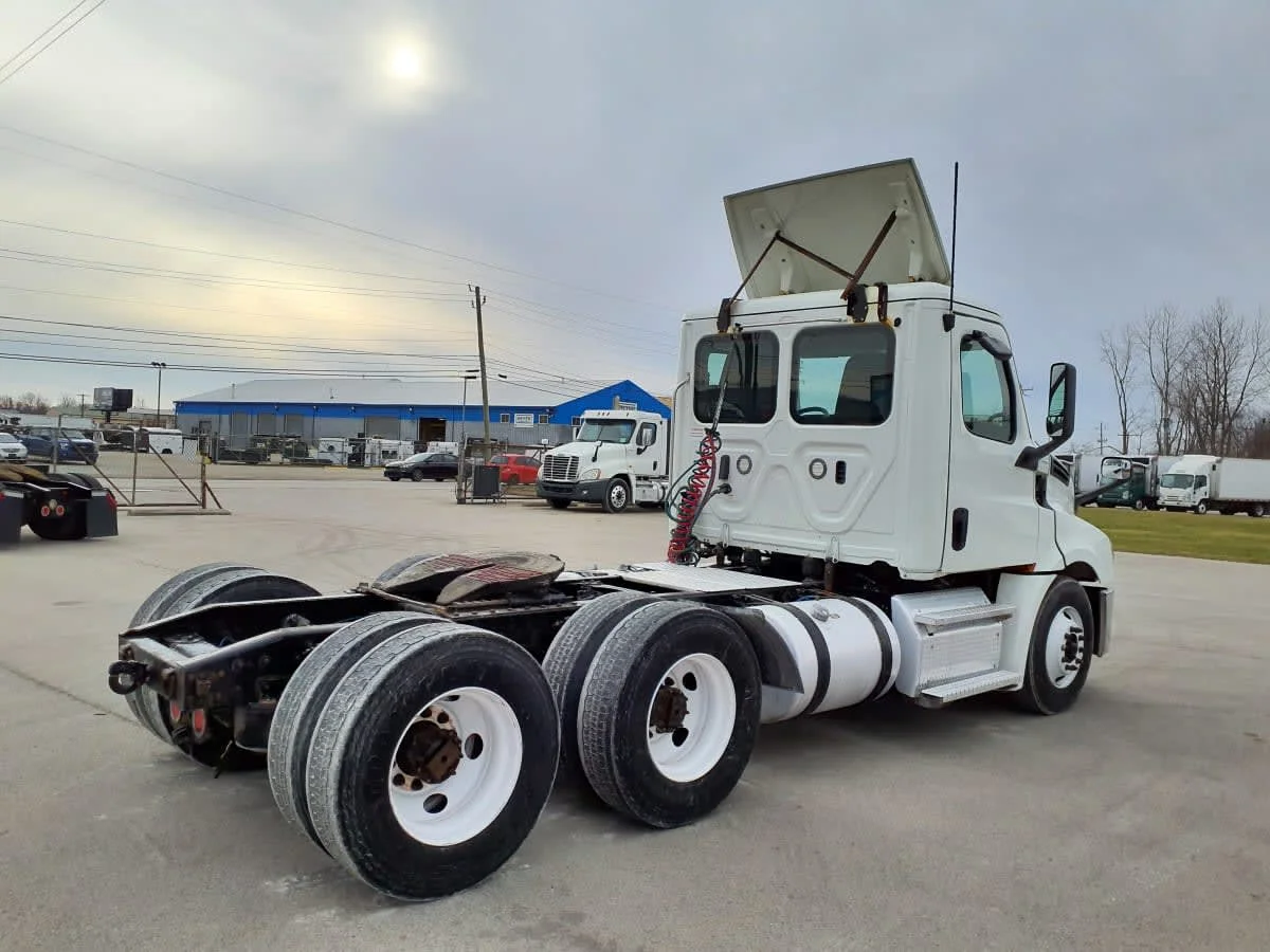 2019 Freightliner Cascadia in Indianapolis, IN — photo 4