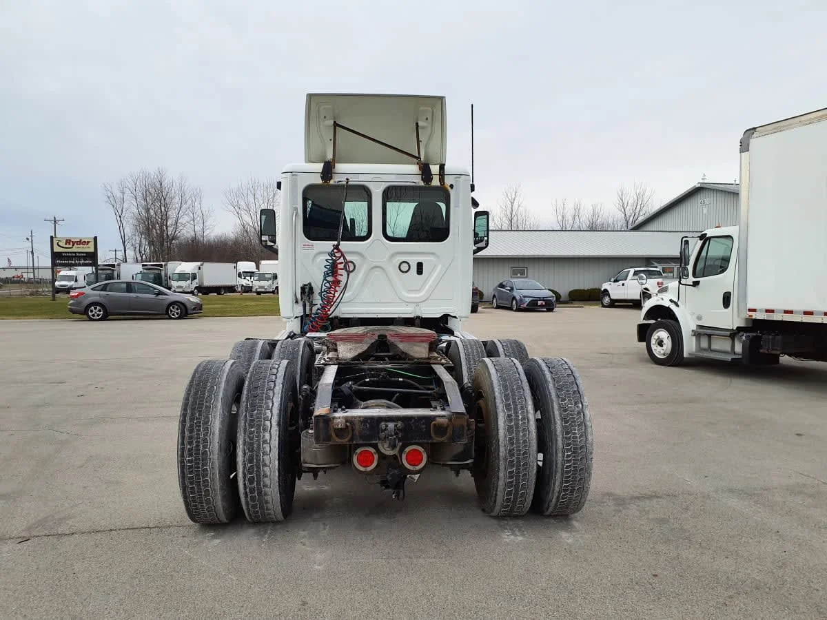 2019 Freightliner Cascadia in Indianapolis, IN — photo 5
