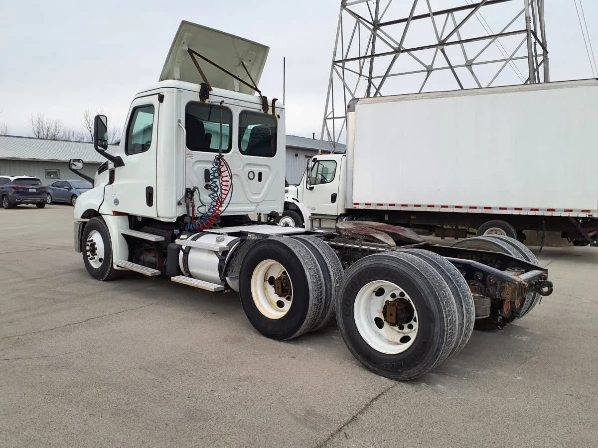 2019 Freightliner Cascadia in Indianapolis, IN — photo 6