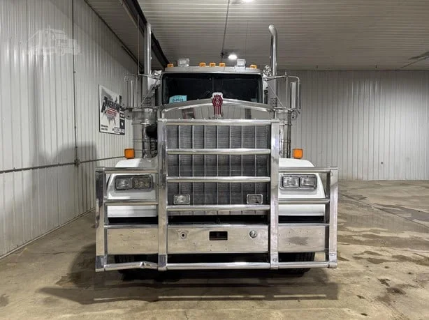 2013 Kenworth W900 - image 3