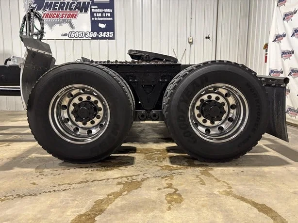 2013 Kenworth W900 - image 10