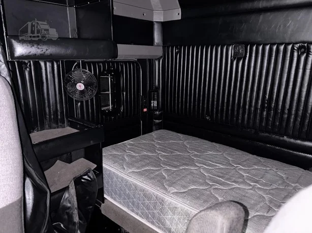 2013 Kenworth W900 - image 15