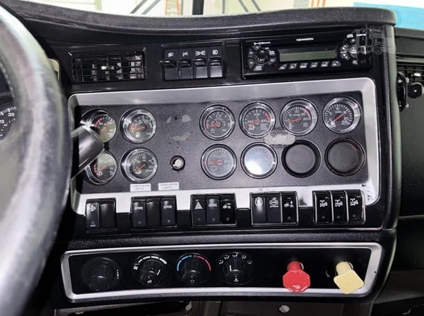2013 Kenworth W900 in Hartford, SD — photo 18