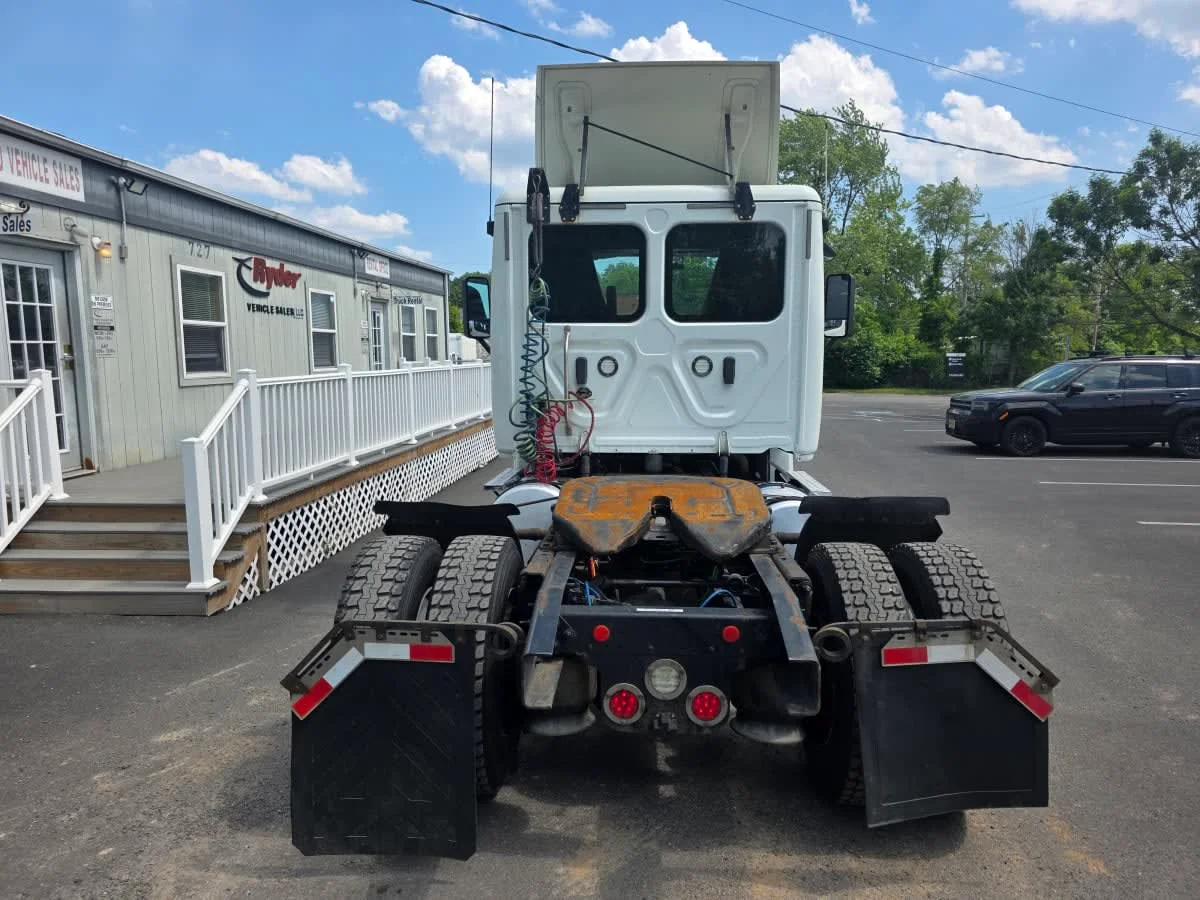 2019 Freightliner Cascadia in Bensalem, PA — photo 5