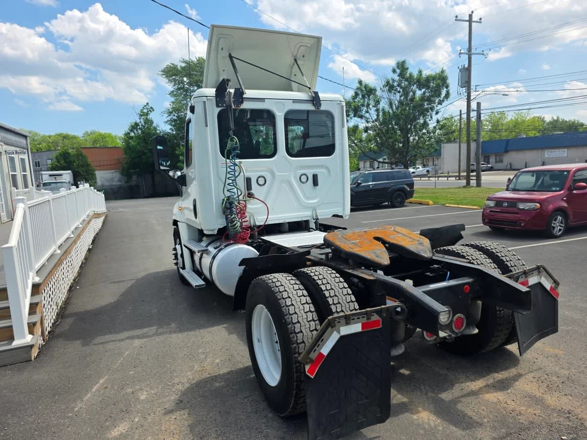 2019 Freightliner Cascadia in Bensalem, PA — photo 6
