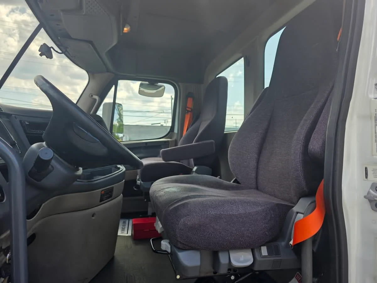 2019 Freightliner Cascadia in Bensalem, PA — photo 7