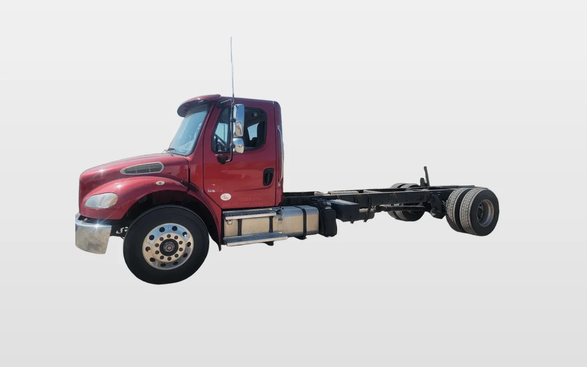 2018 Freightliner M2 106 - image 1