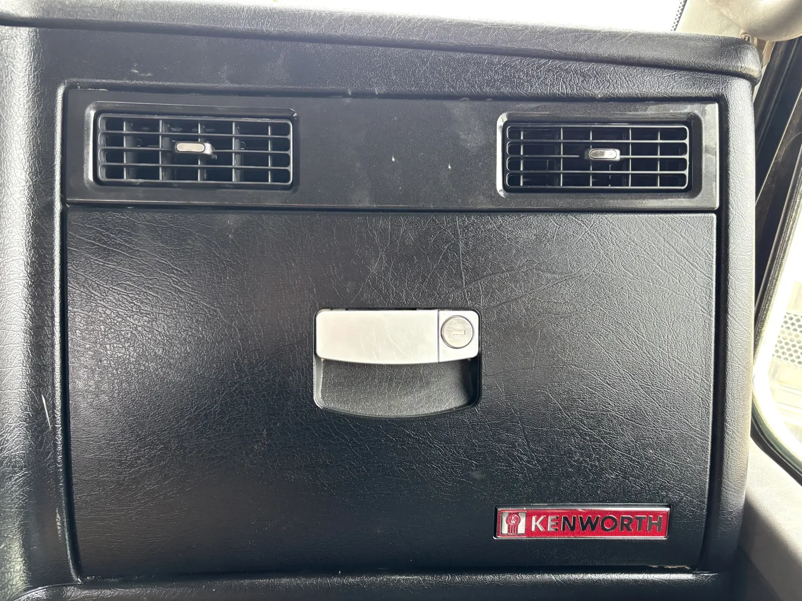 2013 Kenworth T800 in Hutchins, TX — photo 19