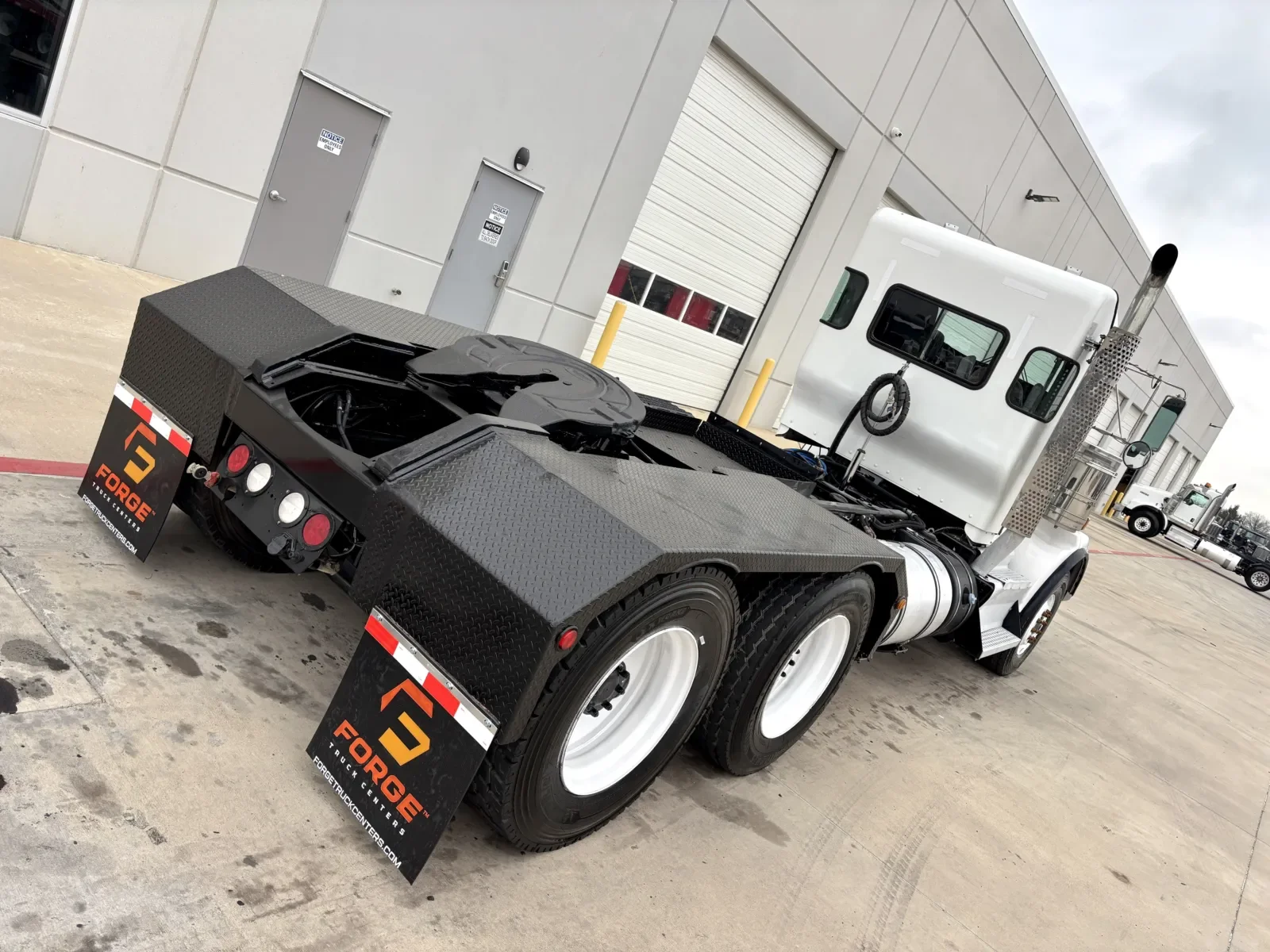 2013 Kenworth T800 - image 11