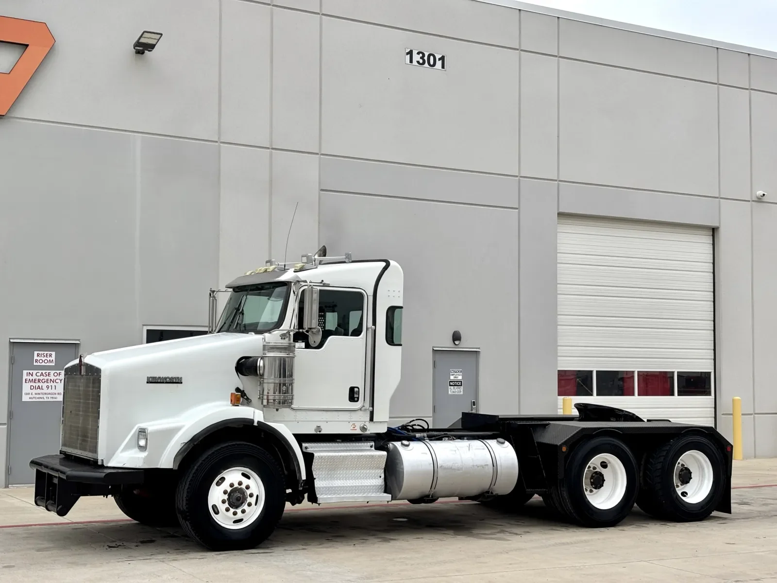 2013 Kenworth T800 - image 2