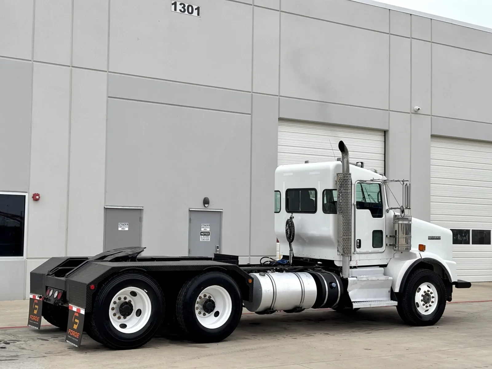 2013 Kenworth T800 - image 5