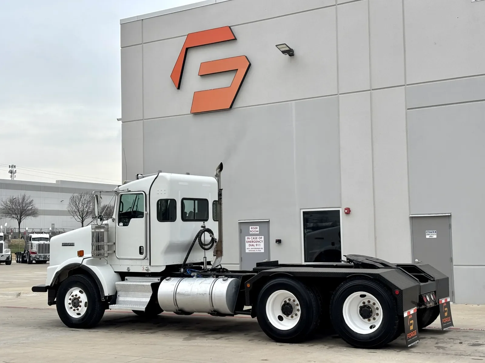 2013 Kenworth T800 - image 6