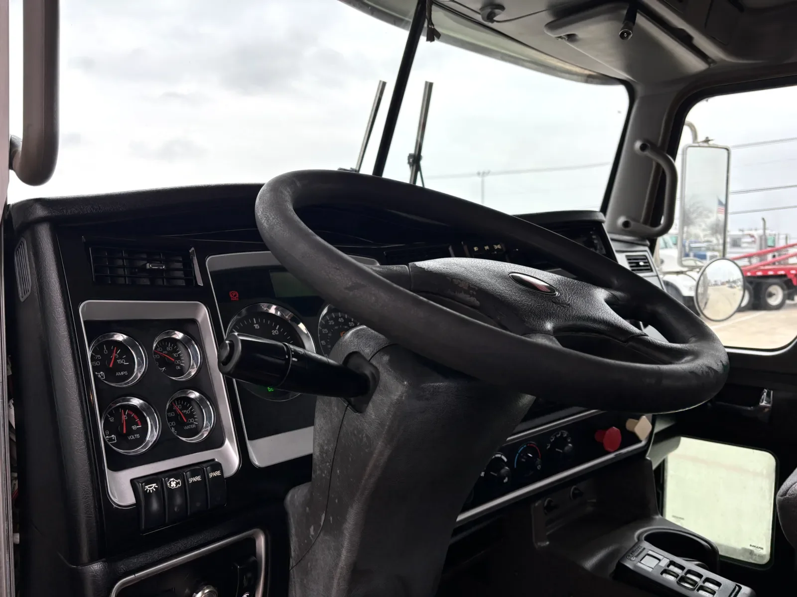 2013 Kenworth T800 - image 15