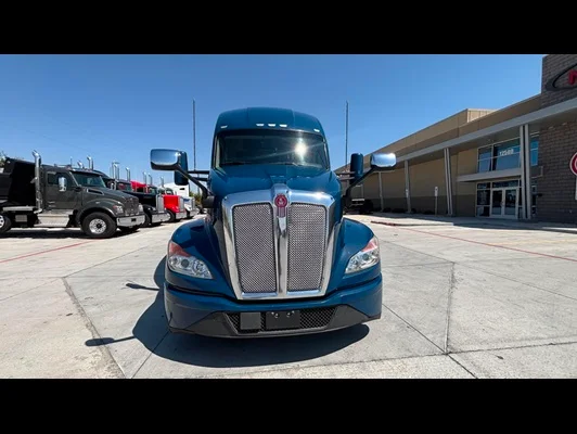 2023 Kenworth T680 in El Paso, TX — photo 17