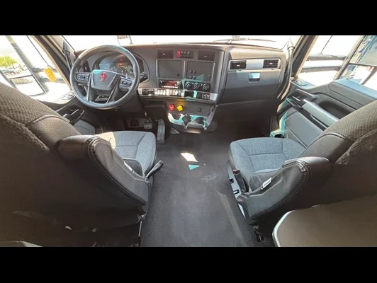2023 Kenworth T680 in El Paso, TX — photo 3