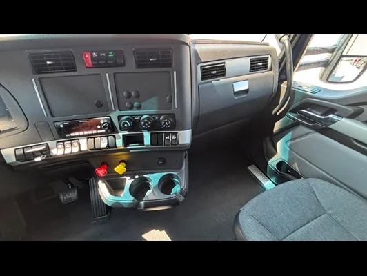 2023 Kenworth T680 in El Paso, TX — photo 21