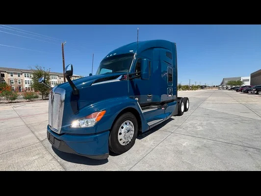 2023 Kenworth T680 in El Paso, TX — photo 2