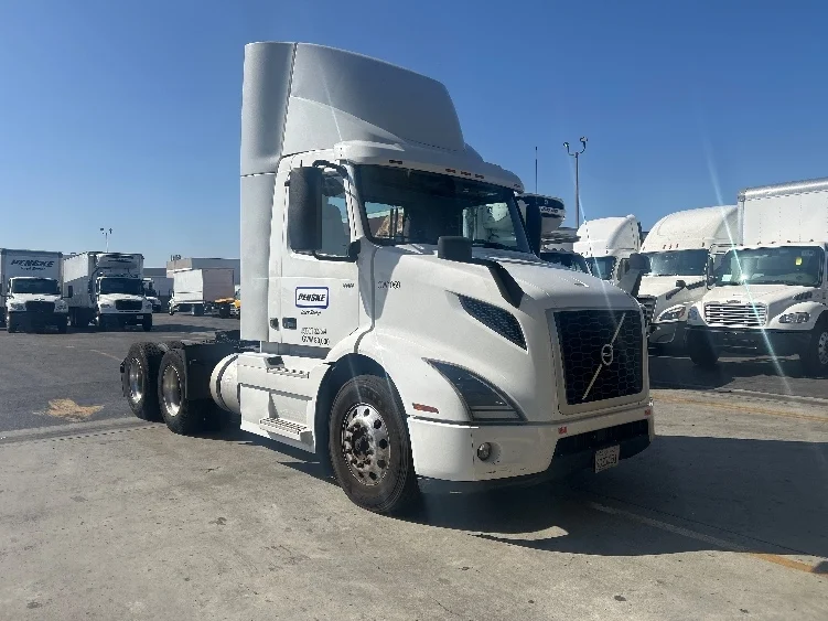 2021 Volvo VNR 640