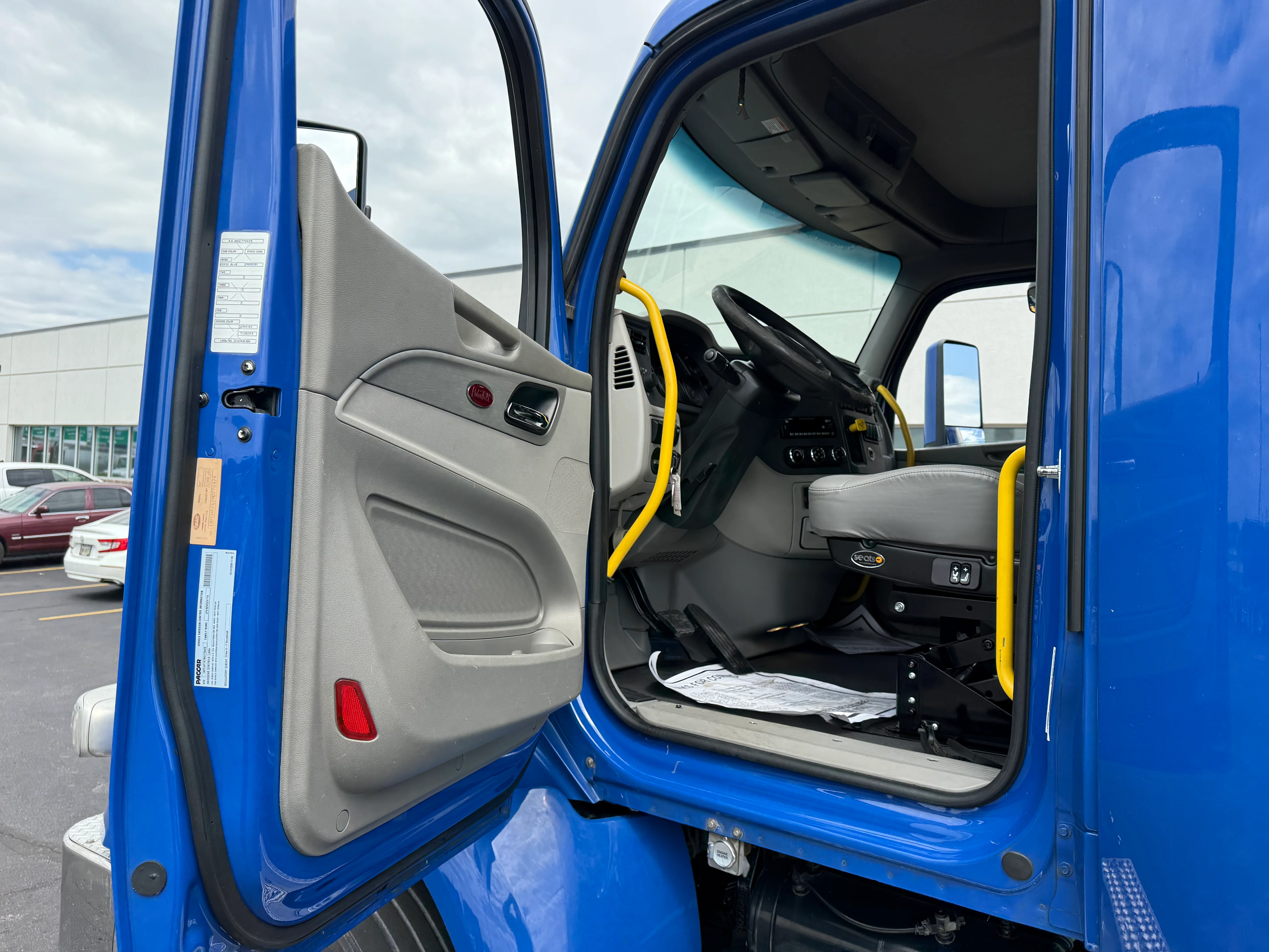 2021 Peterbilt 567 in Cincinnati, OH — photo 14