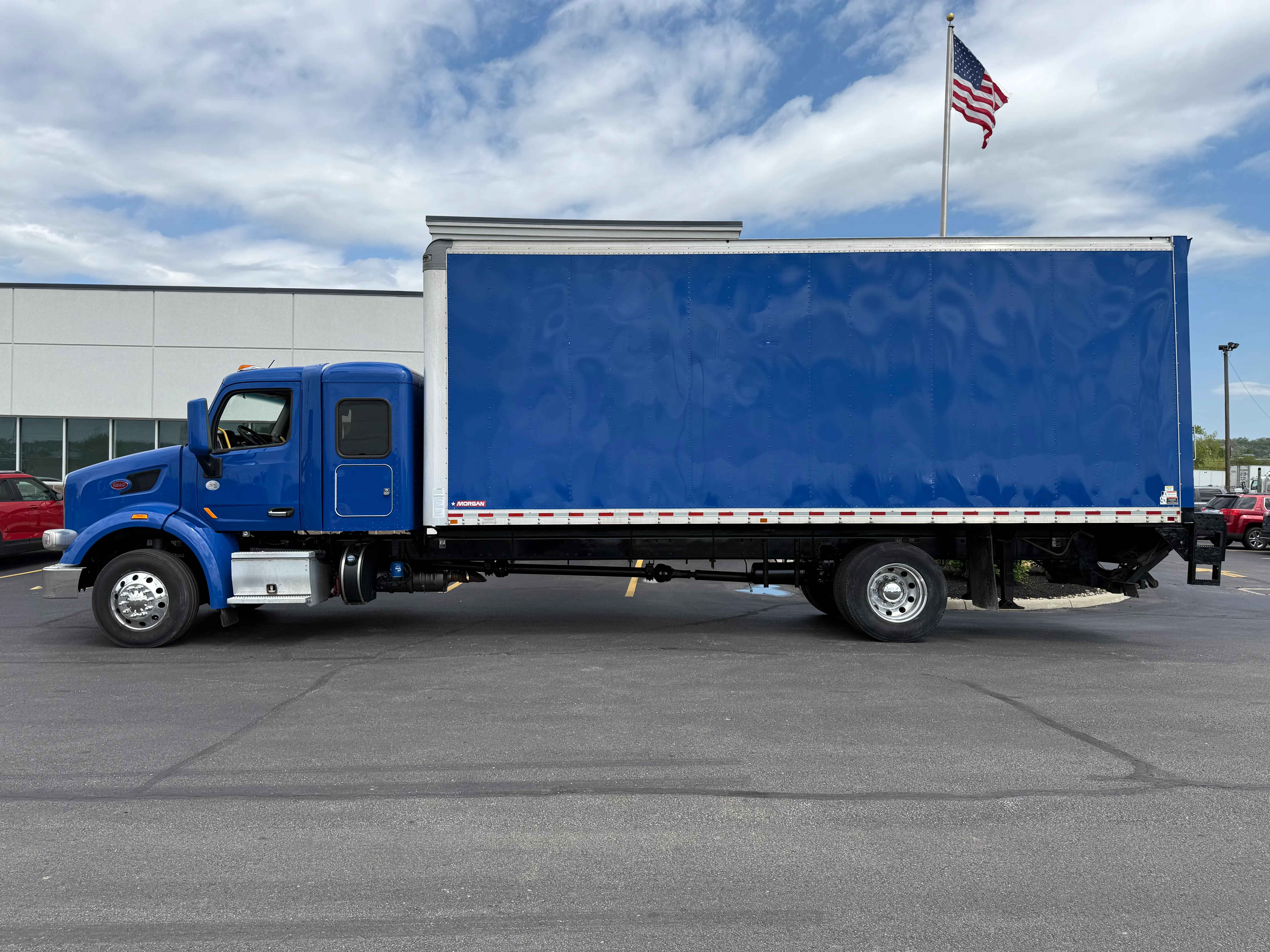 2021 Peterbilt 567 in Cincinnati, OH — photo 2