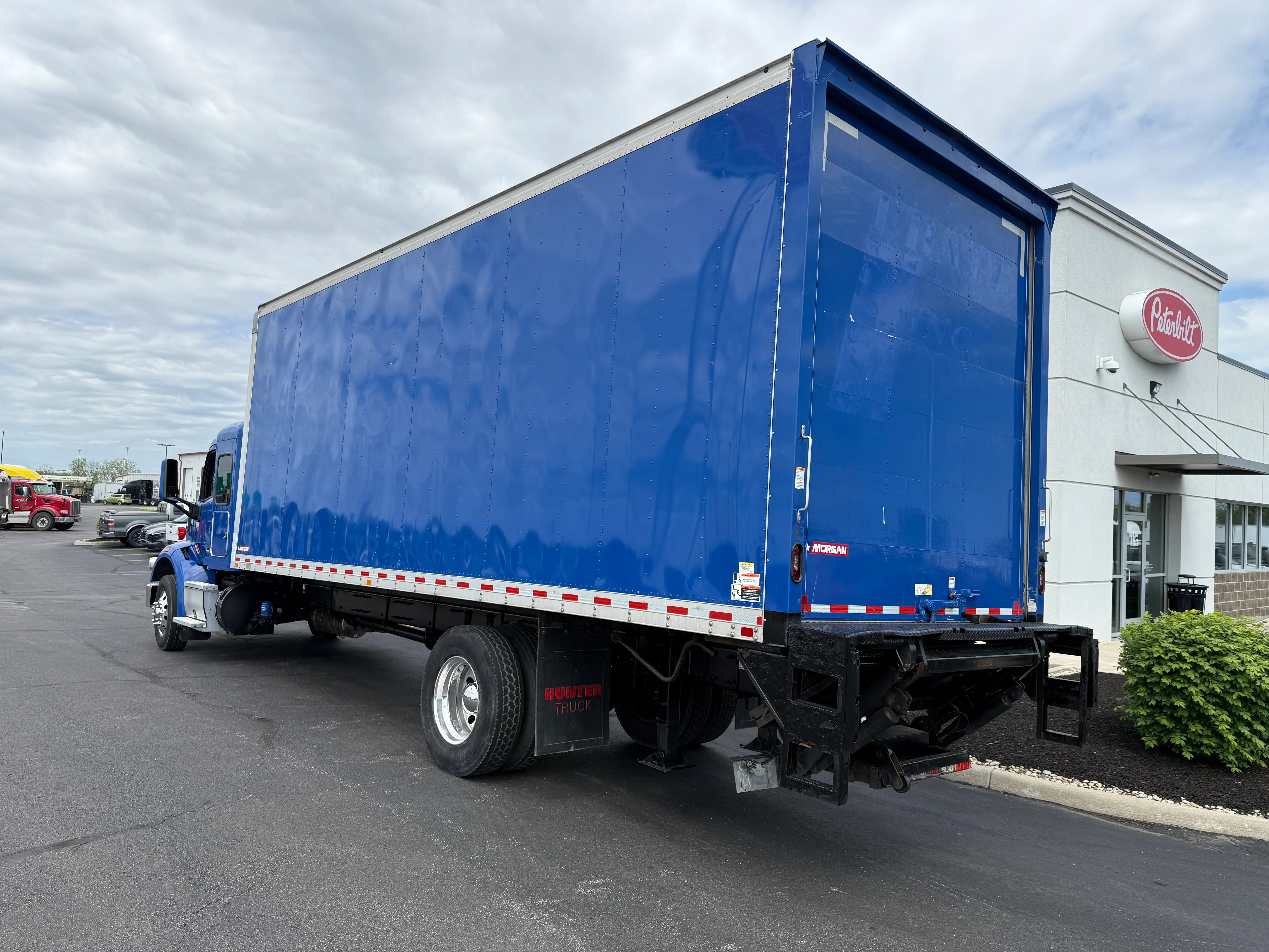 2021 Peterbilt 567 in Cincinnati, OH — photo 3