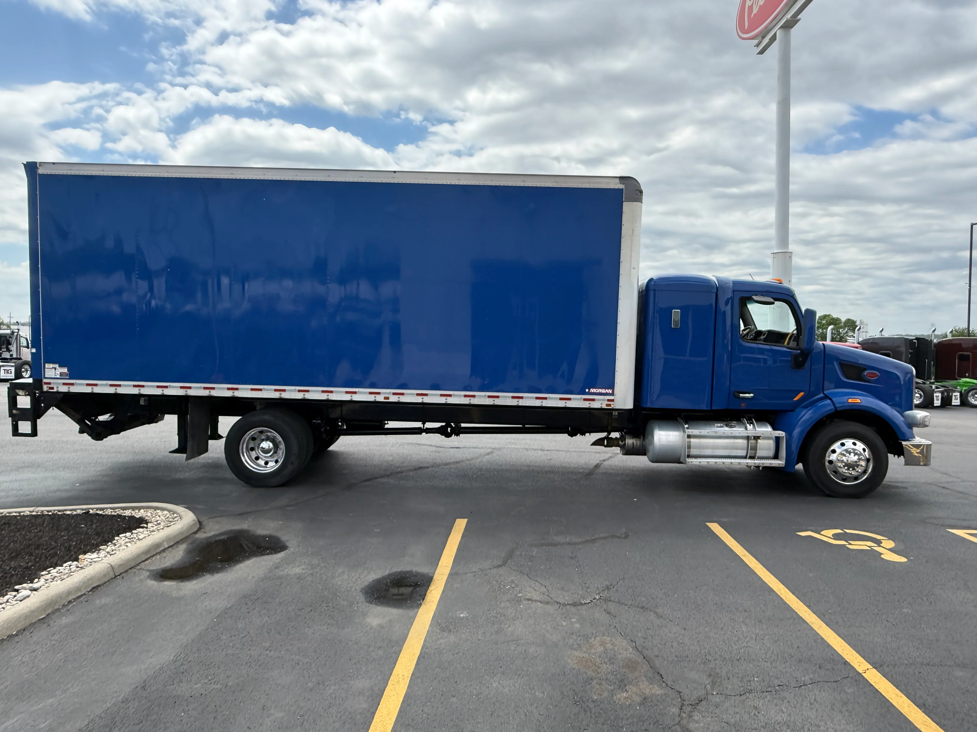 2021 Peterbilt 567 in Cincinnati, OH — photo 6