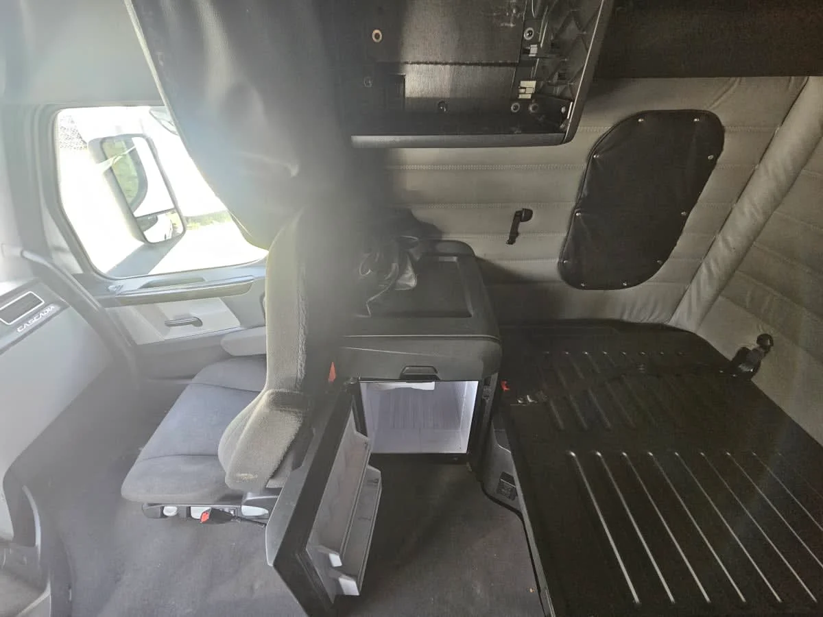 2022 Freightliner Cascadia in Orlando, FL — photo 13