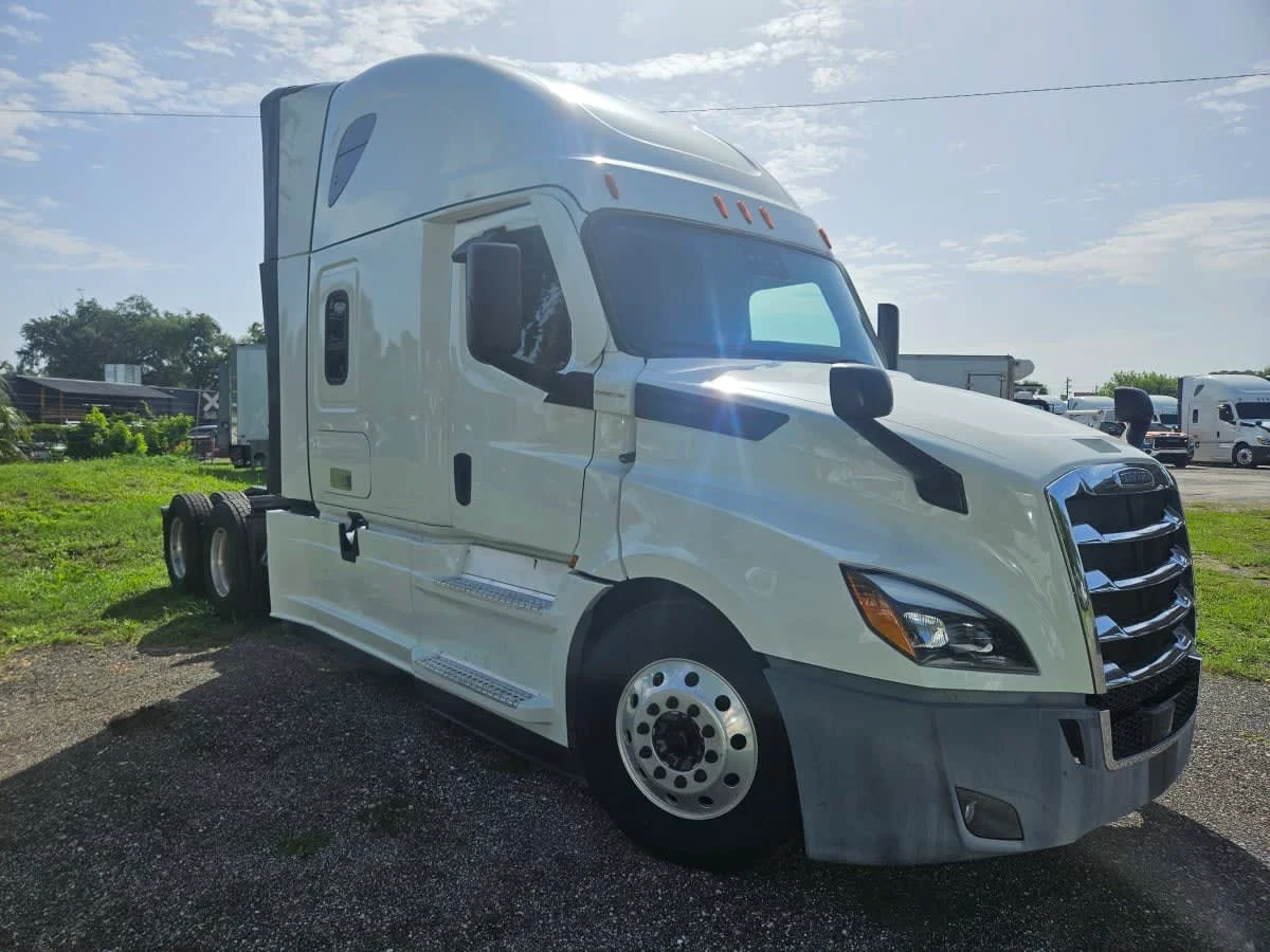 2022 Freightliner Cascadia in Orlando, FL — photo 3