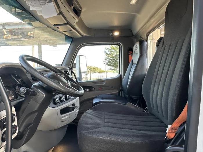 2020 Peterbilt 579 - image 11