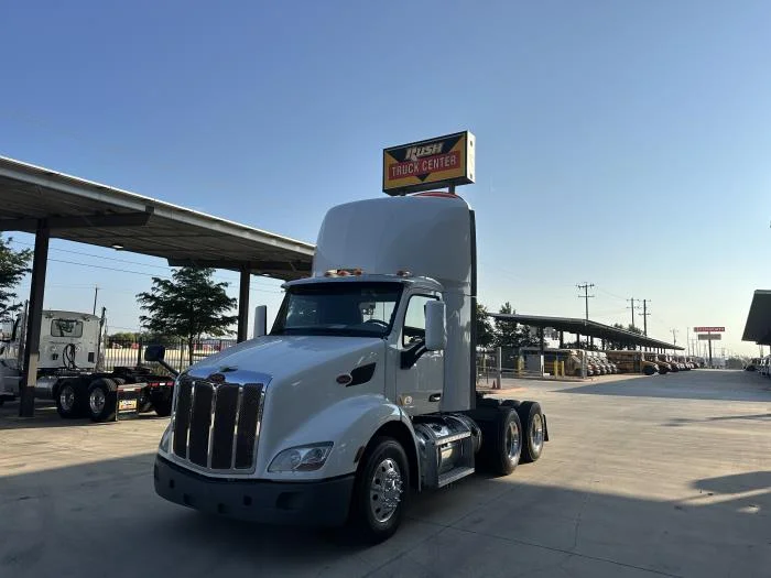 2020 Peterbilt 579 - image 2