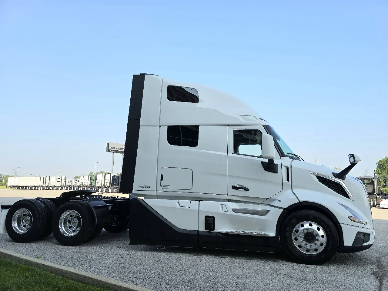 2026 Volvo VNL 660 in Toledo, OH — photo 3