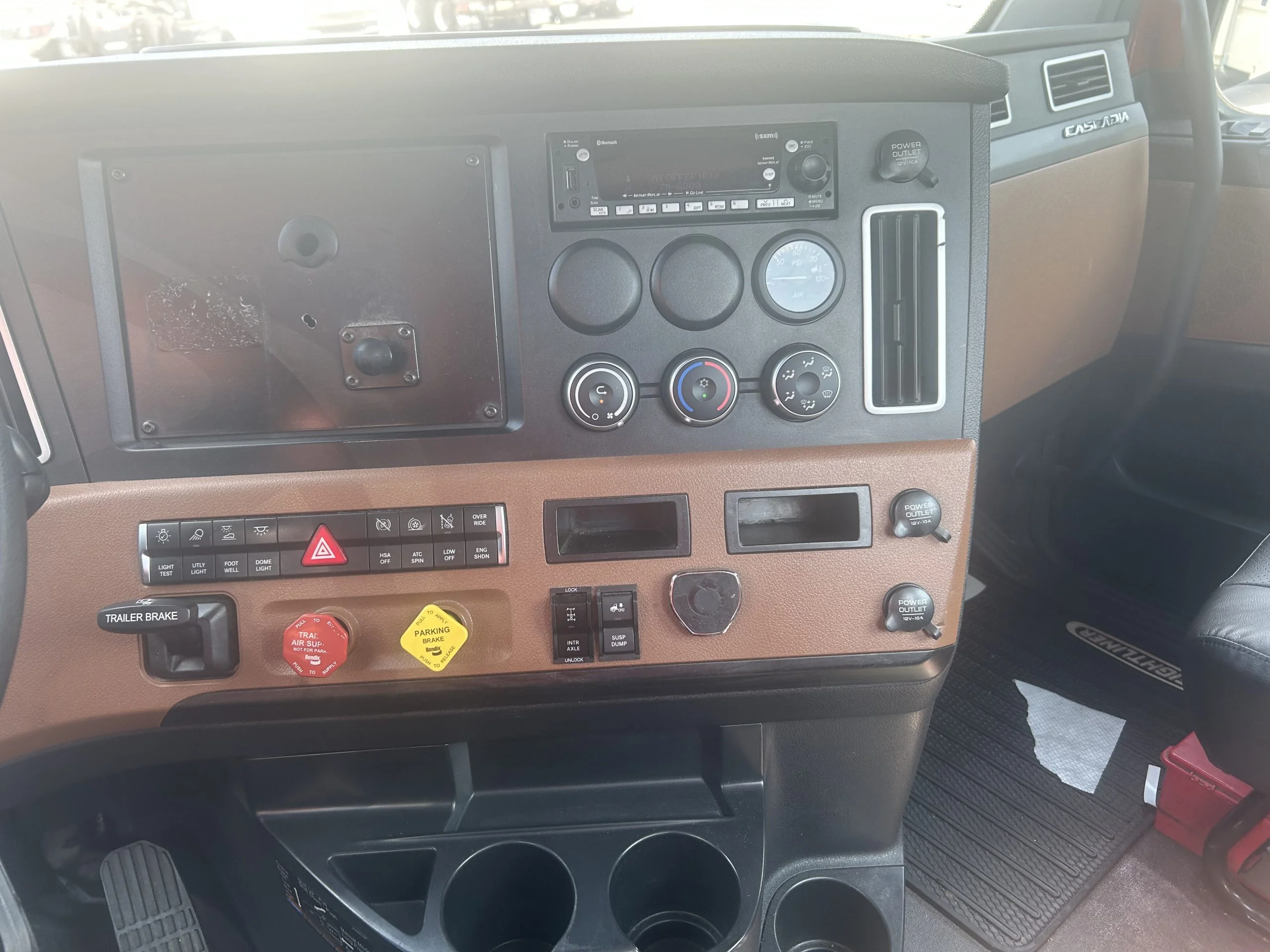 2024 Freightliner Cascadia in Milwaukee, WI — photo 5
