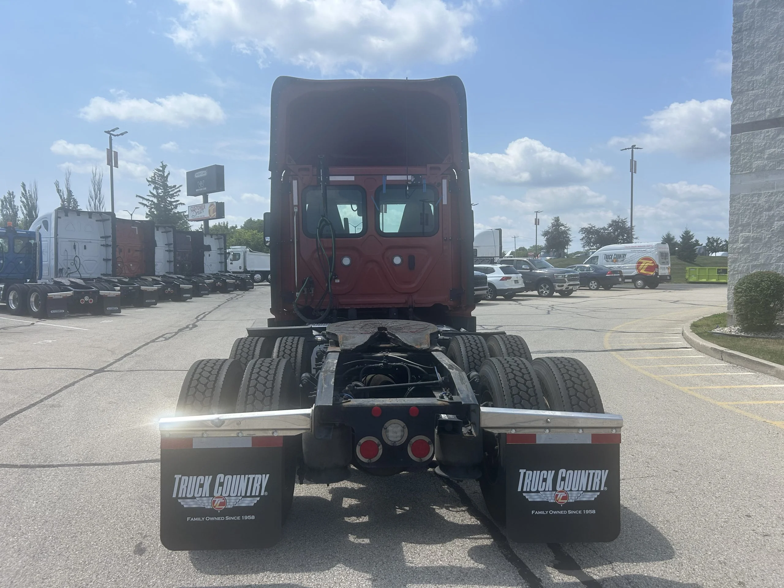 2024 Freightliner Cascadia in Milwaukee, WI — photo 4