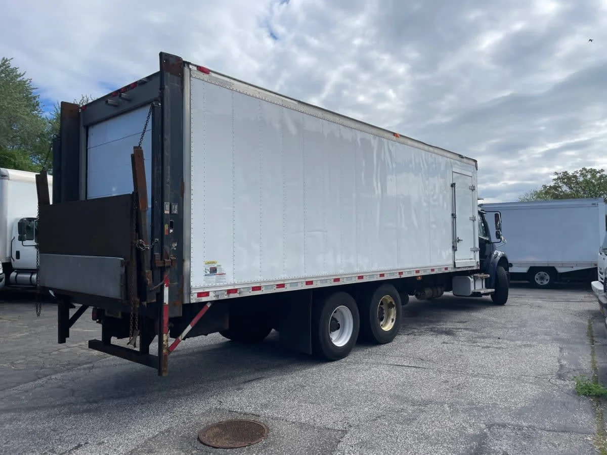 2019 Freightliner M2 106 - image 4
