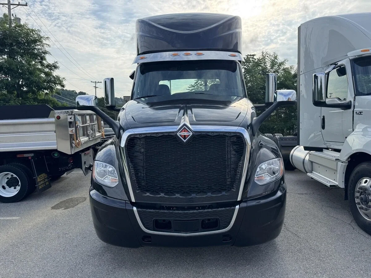 2024 International LT - image 2