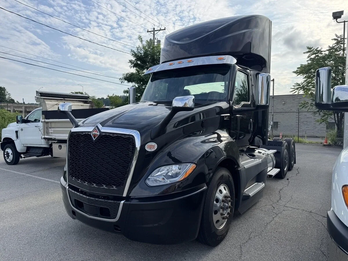2024 International LT - image 6