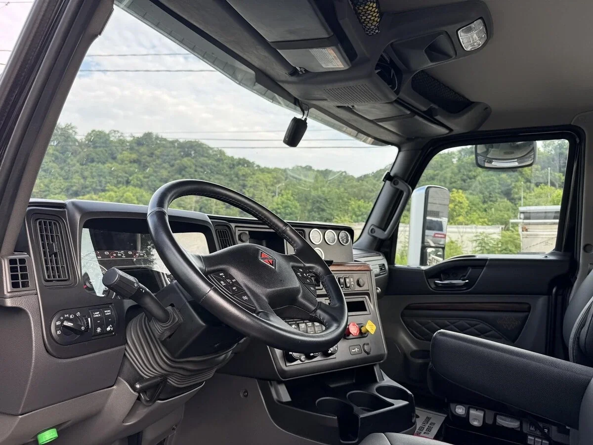 2024 International LT - image 4