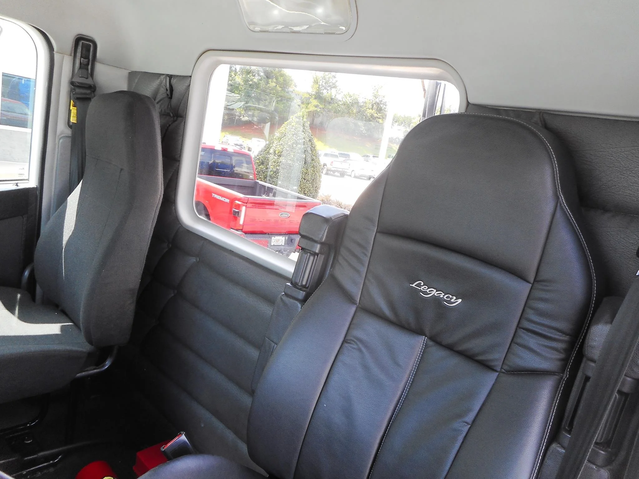 2019 Freightliner 122SD — photo 13