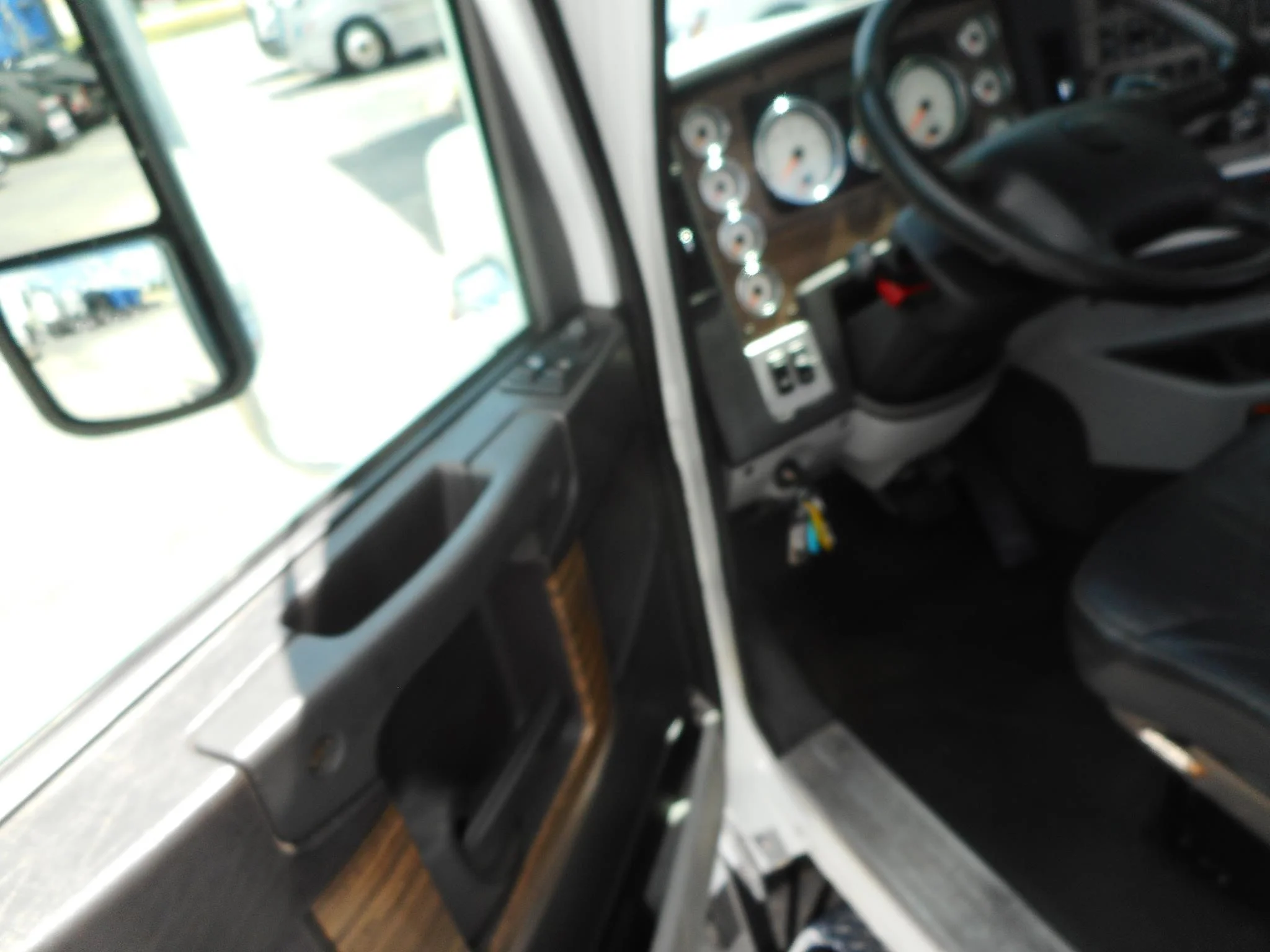 2019 Freightliner 122SD — photo 11