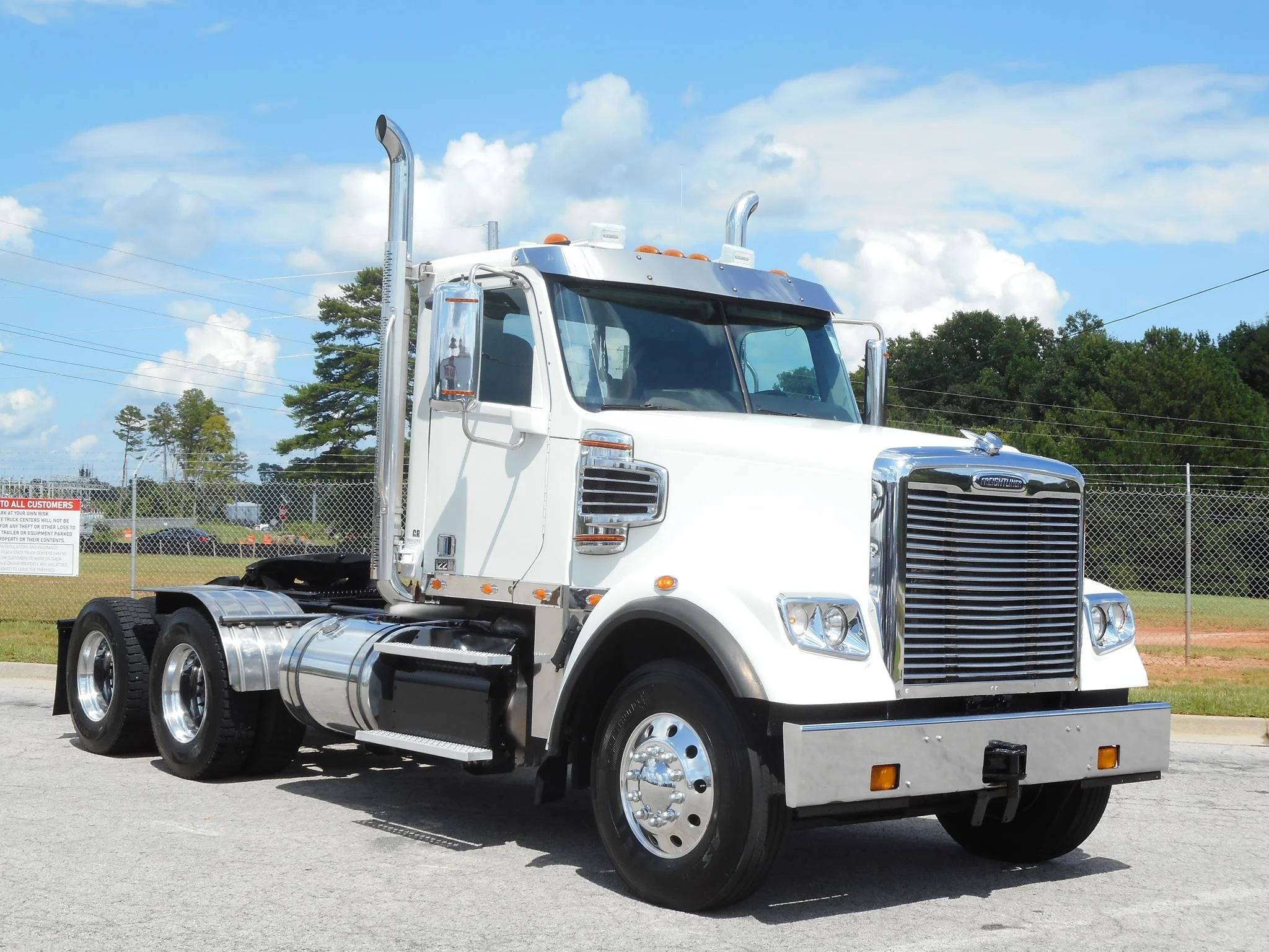 2019 Freightliner 122SD — photo 9