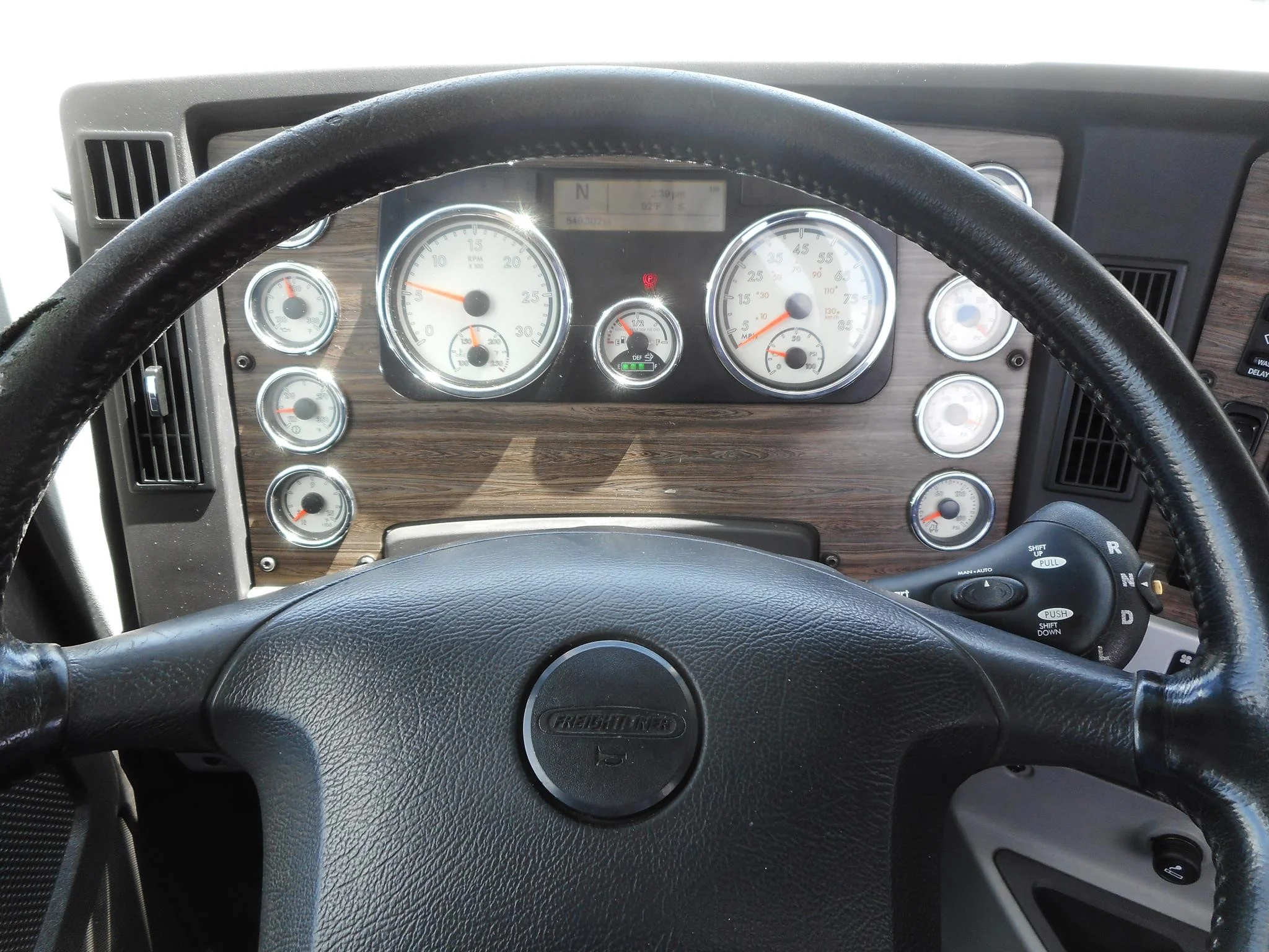 2019 Freightliner 122SD — photo 14